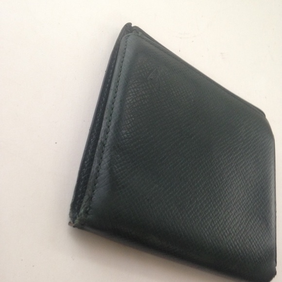 Louis Vuitton Green Taiga Leather Mens Wallet - Picture 4 of 10